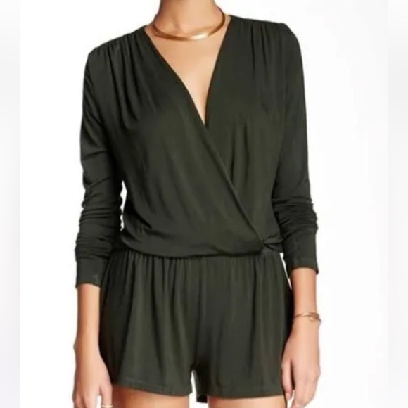 Young Fabulous & Broke Pants - Young Fabulous & Broke dark gray romper long sleeves Sz M